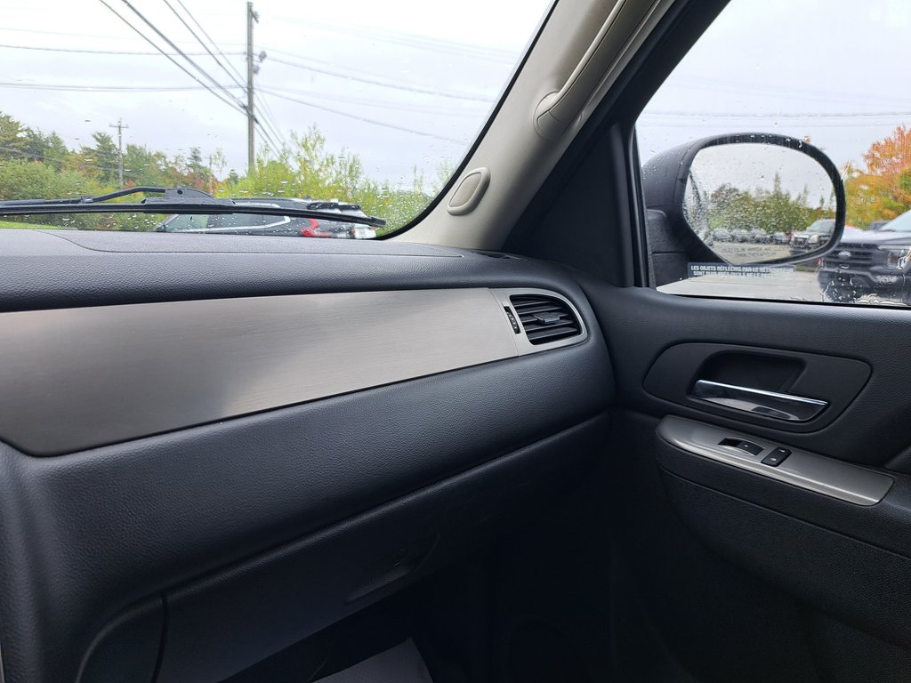 2014 Chevrolet Suburban LS in Hebbville, Nova Scotia - 19 - w1024h768px