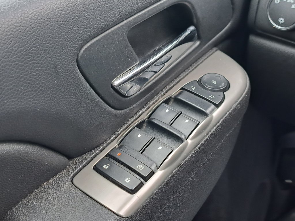 2014 Chevrolet Suburban LS in Hebbville, Nova Scotia - 12 - w1024h768px
