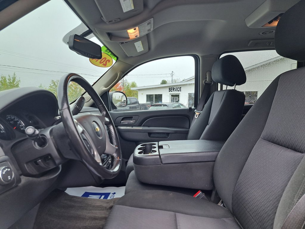 2014 Chevrolet Suburban LS in Hebbville, Nova Scotia - 2 - w1024h768px