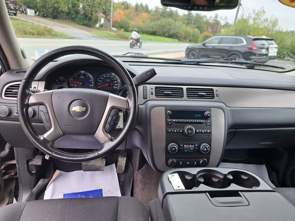 2014 Chevrolet Suburban LS in Hebbville, Nova Scotia - 27 - w1024h768px