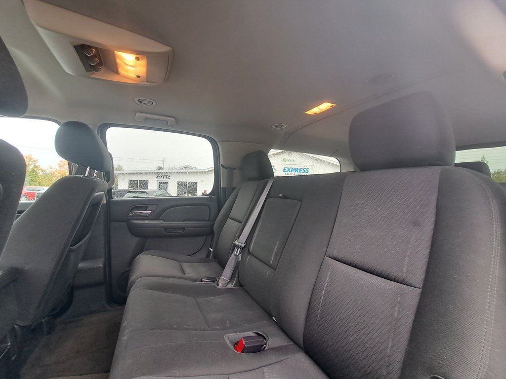 2014 Chevrolet Suburban LS in Hebbville, Nova Scotia - 25 - w1024h768px