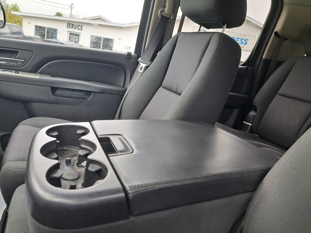 2014 Chevrolet Suburban LS in Hebbville, Nova Scotia - 18 - w1024h768px