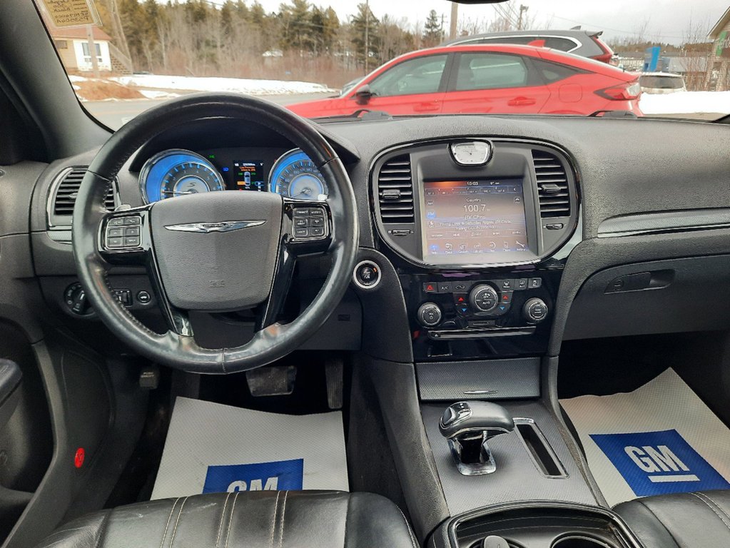 2014 Chrysler 300 S in Hebbville, Nova Scotia - 32 - w1024h768px