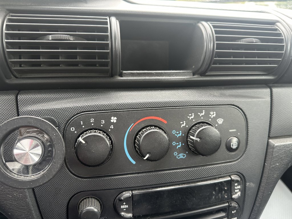 2006 Chrysler Sebring Conv BASE in Hebbville, Nova Scotia - 12 - w1024h768px