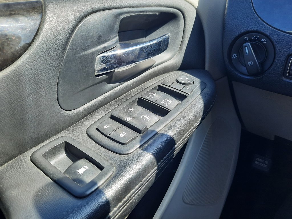 2012 Dodge Grand Caravan Crew in Hebbville, Nova Scotia - 10 - w1024h768px