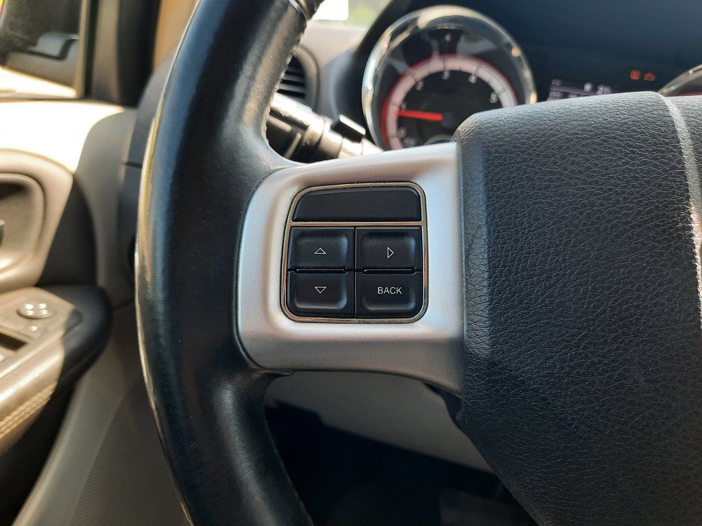 2012 Dodge Grand Caravan Crew in Hebbville, Nova Scotia - 11 - w1024h768px