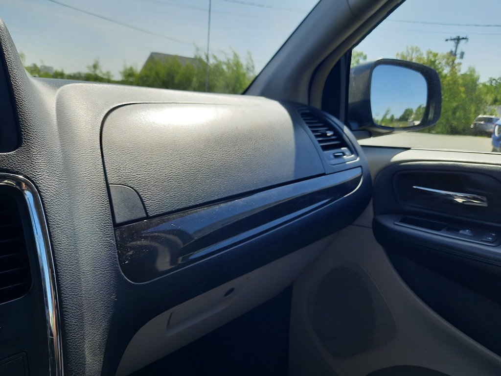 2012 Dodge Grand Caravan Crew in Hebbville, Nova Scotia - 18 - w1024h768px
