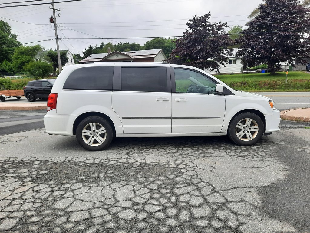 2016 Dodge Grand Caravan Crew Plus in Hebbville, Nova Scotia - 4 - w1024h768px