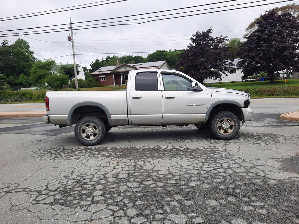 2003 Dodge RAM 2500 ST in Hebbville, Nova Scotia - 4 - w1024h768px