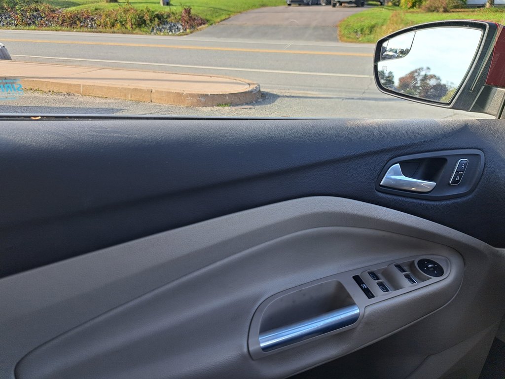 2013 Ford C-Max Hybrid SEL in Hebbville, Nova Scotia - 12 - w1024h768px