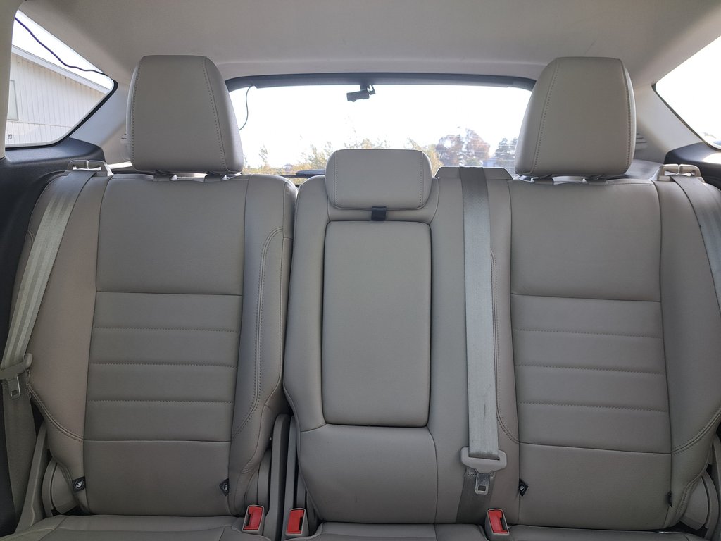 2013 Ford C-Max Hybrid SEL in Hebbville, Nova Scotia - 24 - w1024h768px