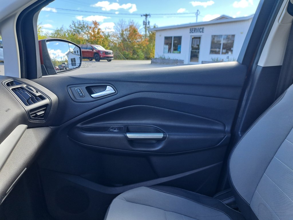 2014 Ford C-Max Hybrid SE in Hebbville, Nova Scotia - 21 - w1024h768px