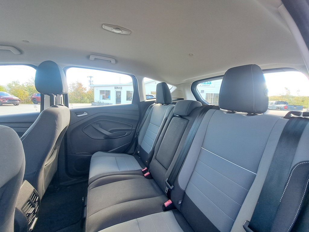2014 Ford C-Max Hybrid SE in Hebbville, Nova Scotia - 26 - w1024h768px