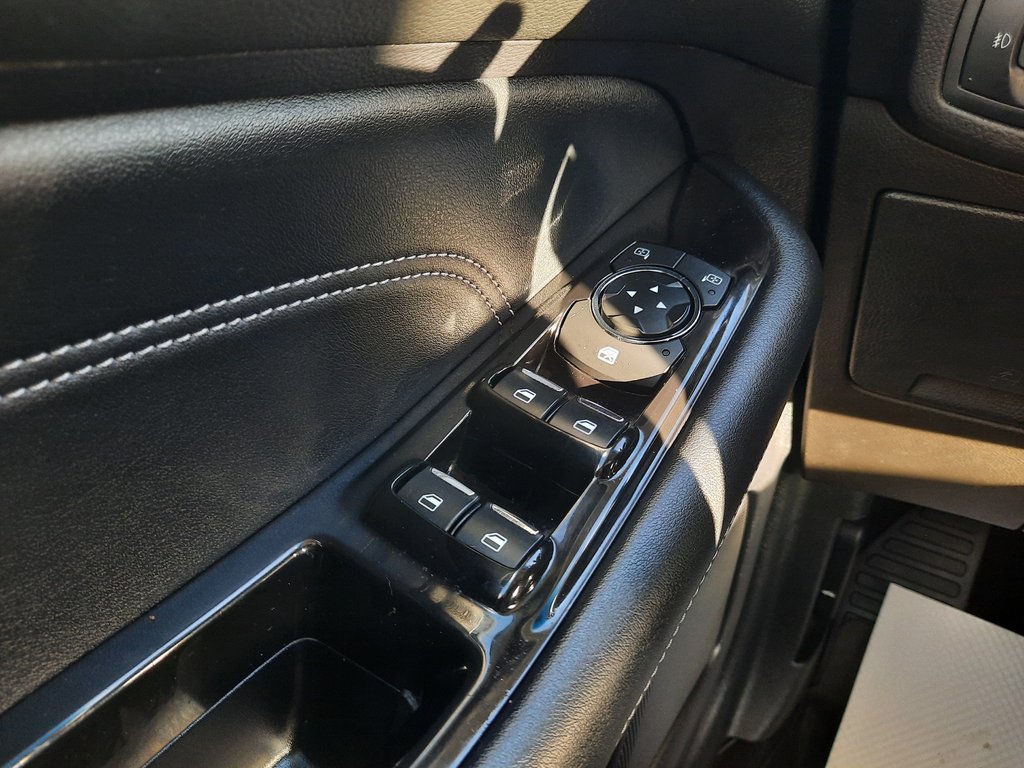 2019 Ford Edge Titanium in Hebbville, Nova Scotia - 12 - w1024h768px