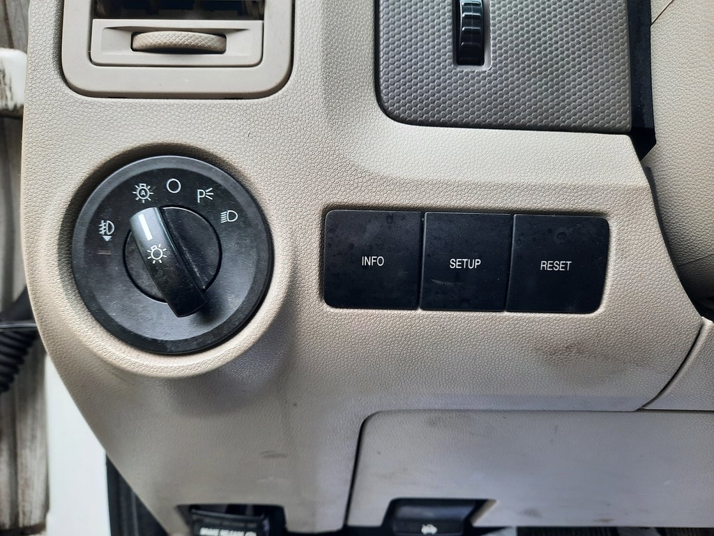 2009 Ford Escape Hybrid in Hebbville, Nova Scotia - 12 - w1024h768px