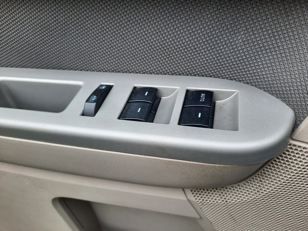 2009 Ford Escape Hybrid in Hebbville, Nova Scotia - 11 - w1024h768px