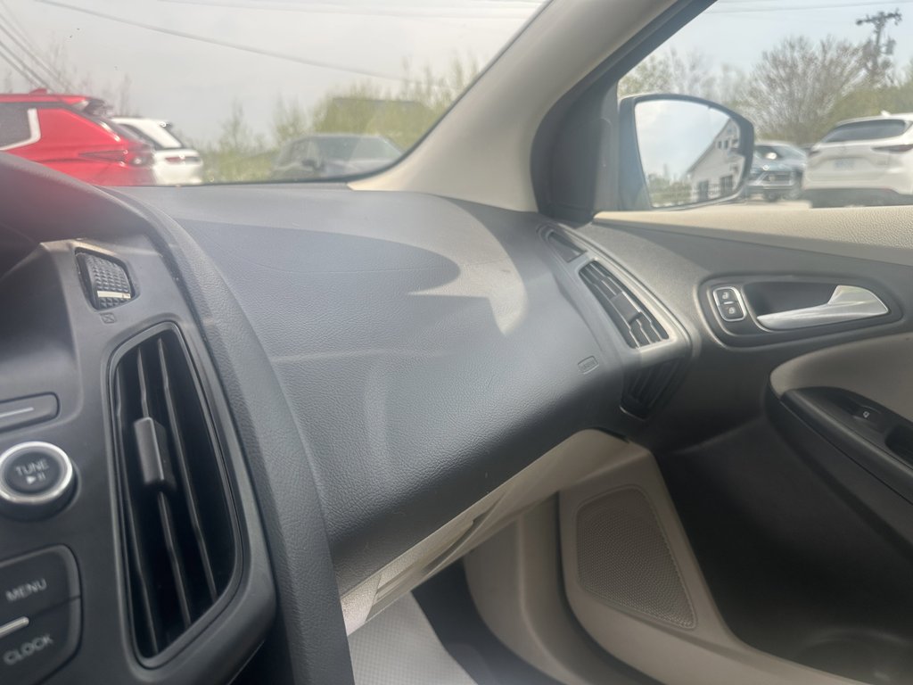 2016 Ford Focus SE in Hebbville, Nova Scotia - 17 - w1024h768px