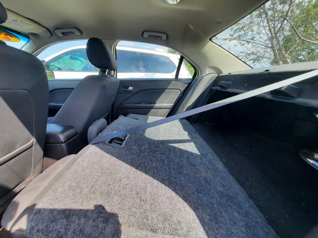 2011 Ford Fusion SE in Hebbville, Nova Scotia - 24 - w1024h768px