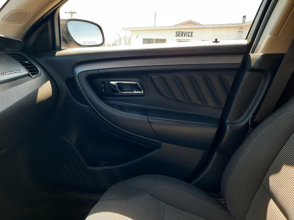 2011 Ford Taurus SEL in Hebbville, Nova Scotia - 15 - w1024h768px