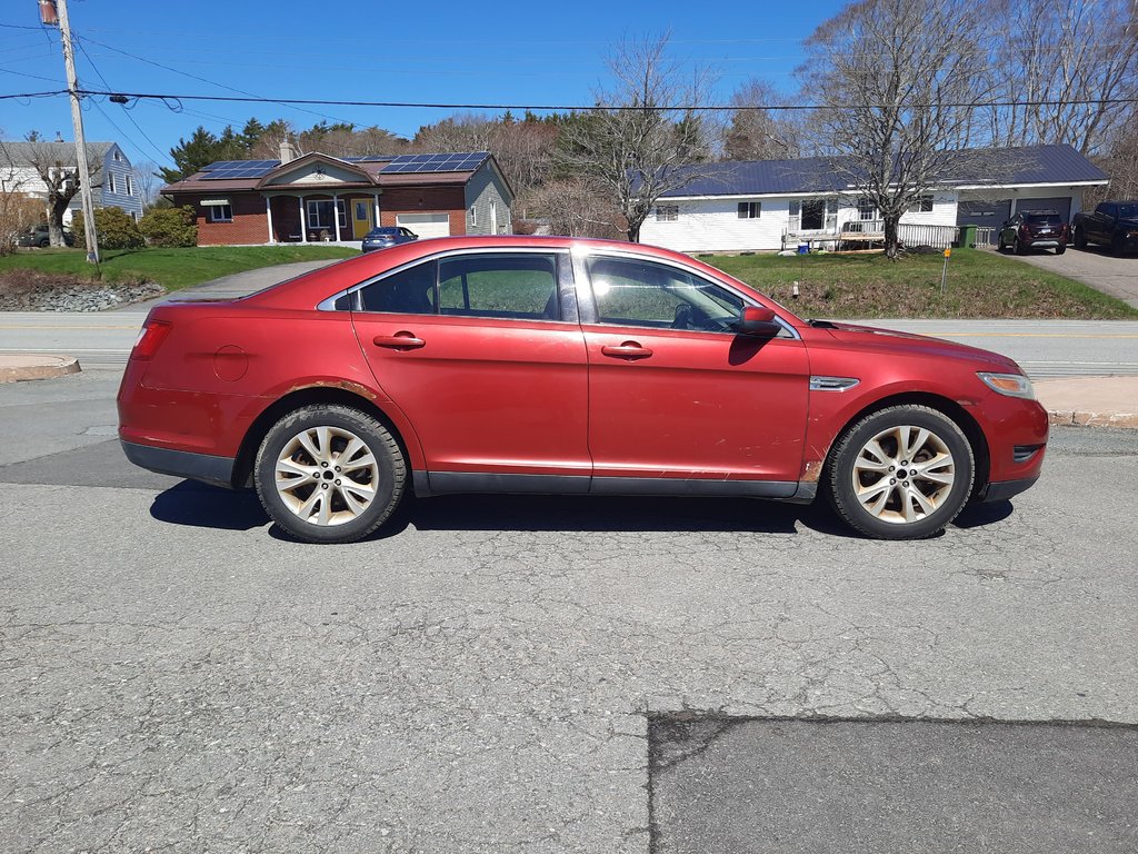 2011 Ford Taurus SEL in Hebbville, Nova Scotia - 4 - w1024h768px