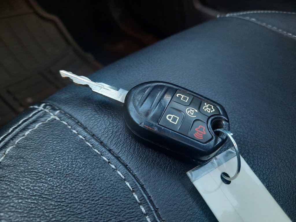 2014 Ford Taurus SEL in Hebbville, Nova Scotia - 21 - w1024h768px