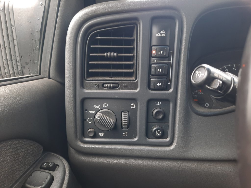 2003 GMC Sierra 2500HD SLE in Hebbville, Nova Scotia - 9 - w1024h768px