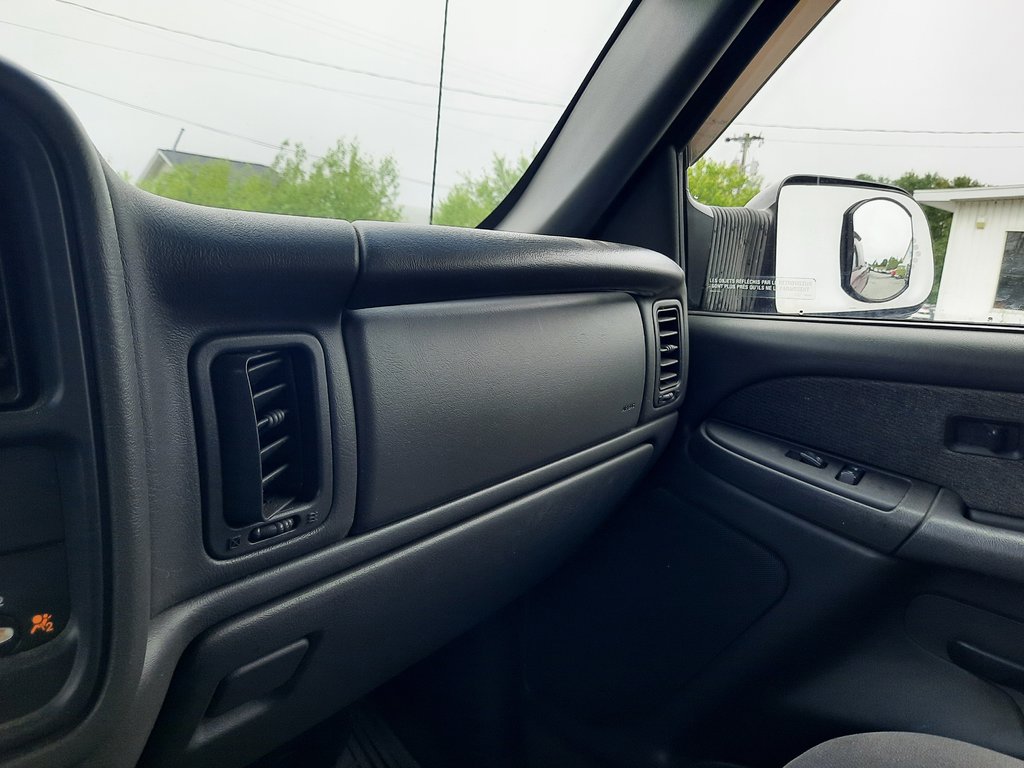 2003 GMC Sierra 2500HD SLE in Hebbville, Nova Scotia - 14 - w1024h768px
