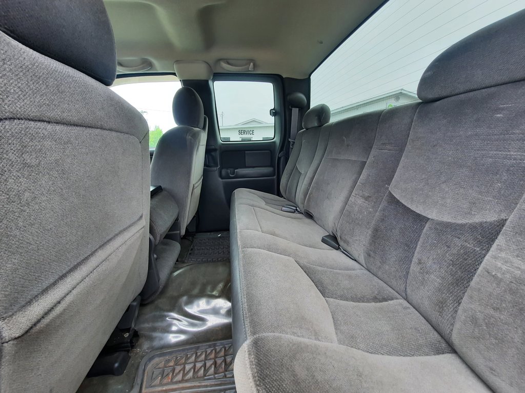 2003 GMC Sierra 2500HD SLE in Hebbville, Nova Scotia - 19 - w1024h768px