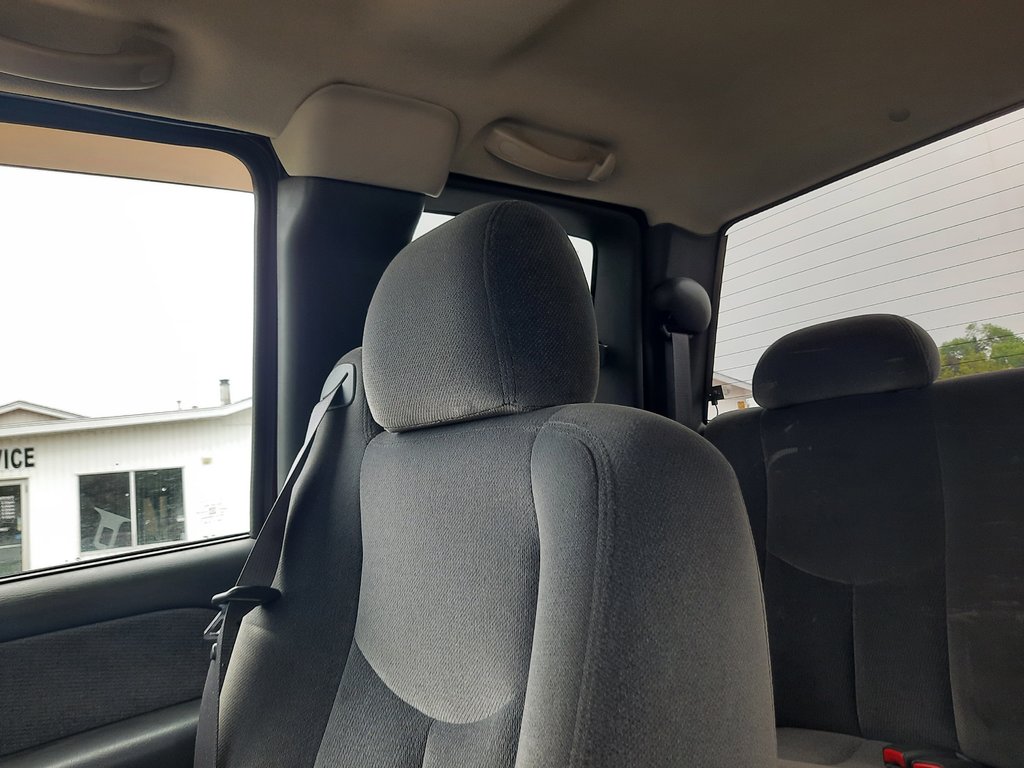 2003 GMC Sierra 2500HD SLE in Hebbville, Nova Scotia - 16 - w1024h768px