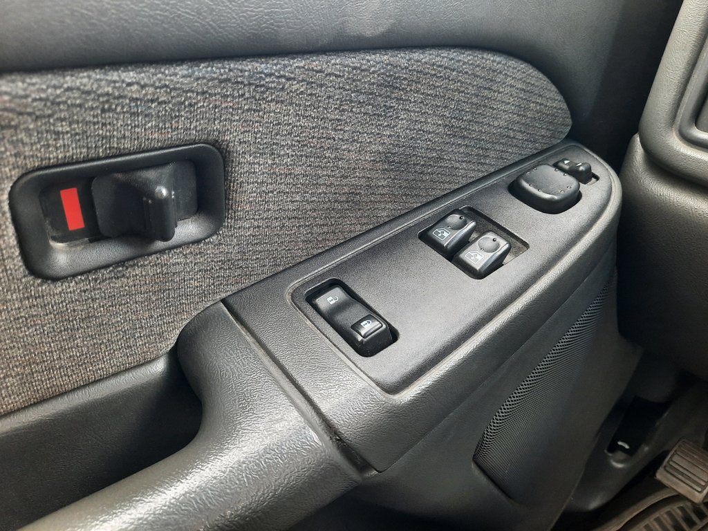 2003 GMC Sierra 2500HD SLE in Hebbville, Nova Scotia - 8 - w1024h768px