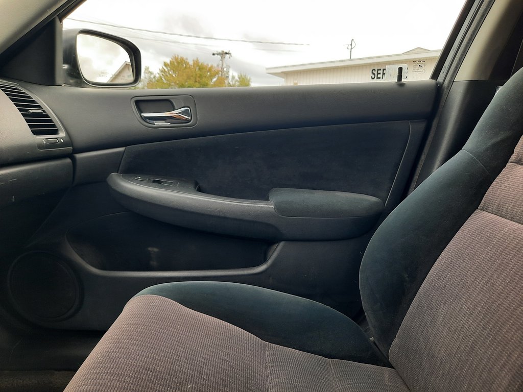 2003 Honda Accord Sdn LX-G in Hebbville, Nova Scotia - 17 - w1024h768px