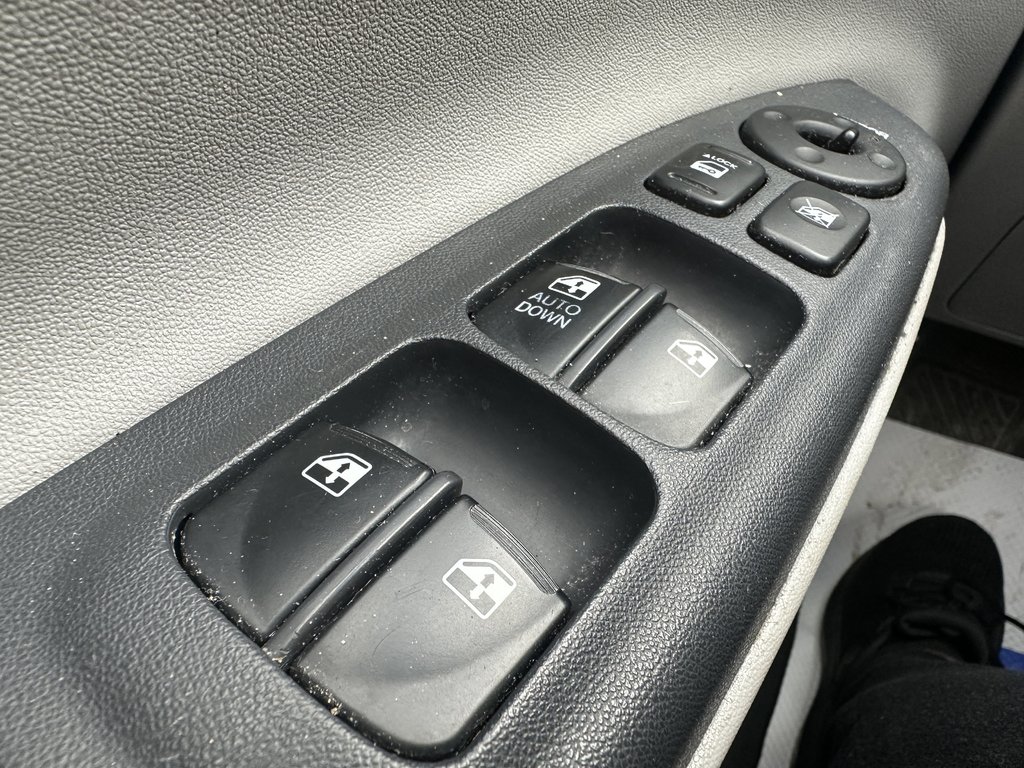 2008 Hyundai Accent L in Hebbville, Nova Scotia - 8 - w1024h768px