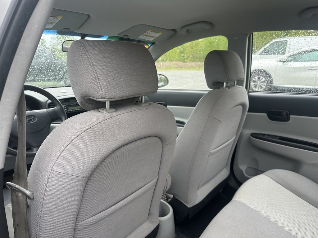2008 Hyundai Accent L in Hebbville, Nova Scotia - 17 - w1024h768px