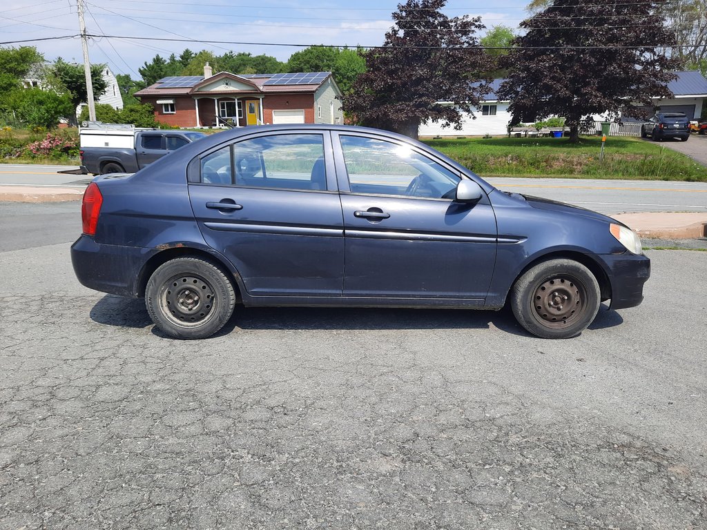 2010 Hyundai Accent GL in Hebbville, Nova Scotia - 6 - w1024h768px
