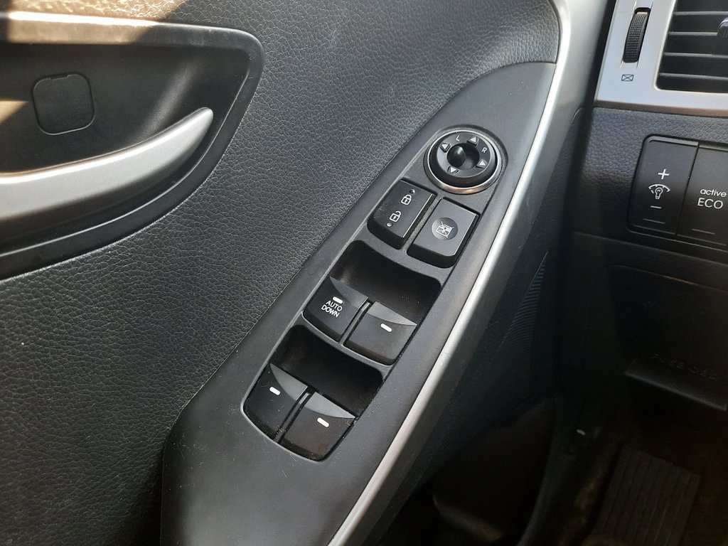 2014 Hyundai Elantra GT GL in Hebbville, Nova Scotia - 9 - w1024h768px