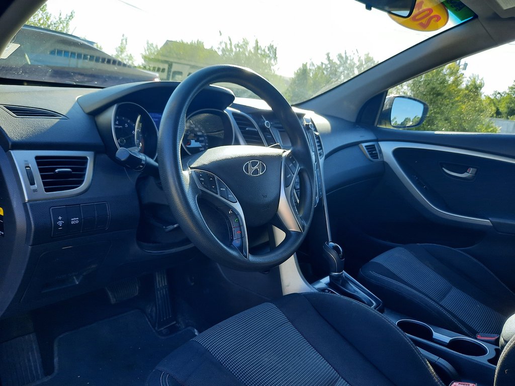 2014 Hyundai Elantra GT GL in Hebbville, Nova Scotia - 2 - w1024h768px