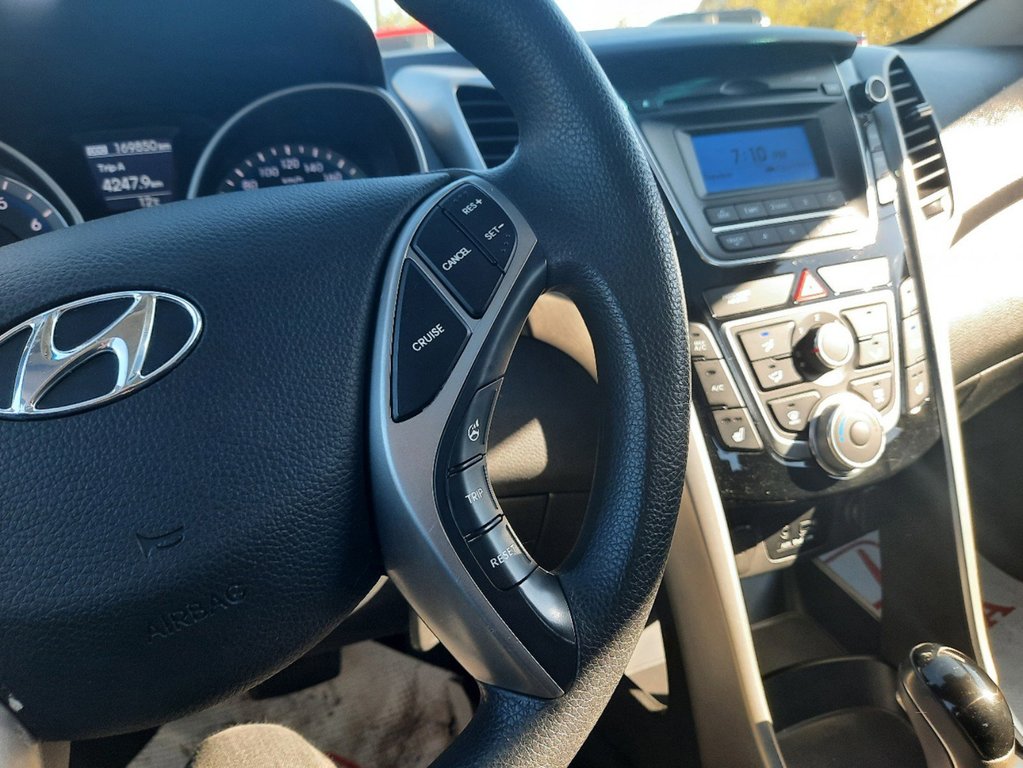 2017  Elantra GT SE in Hebbville, Nova Scotia - 14 - w1024h768px