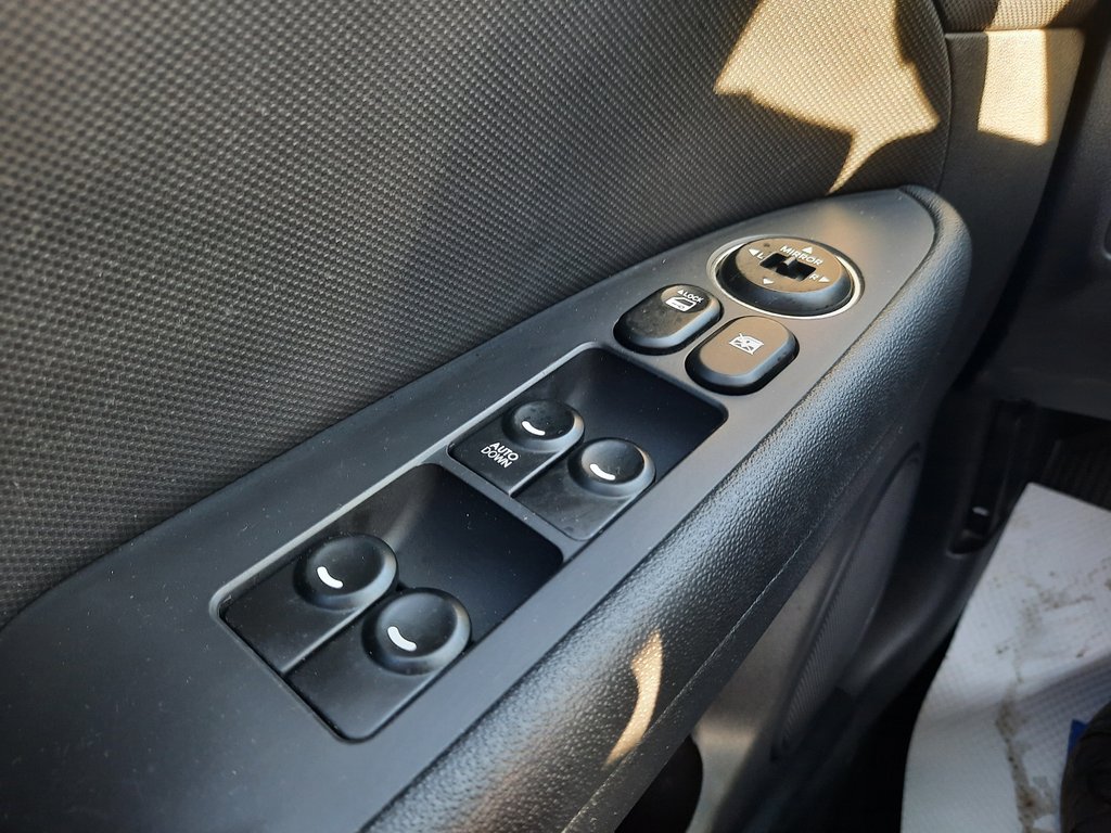 2012 Hyundai Elantra Touring GLS in Hebbville, Nova Scotia - 11 - w1024h768px