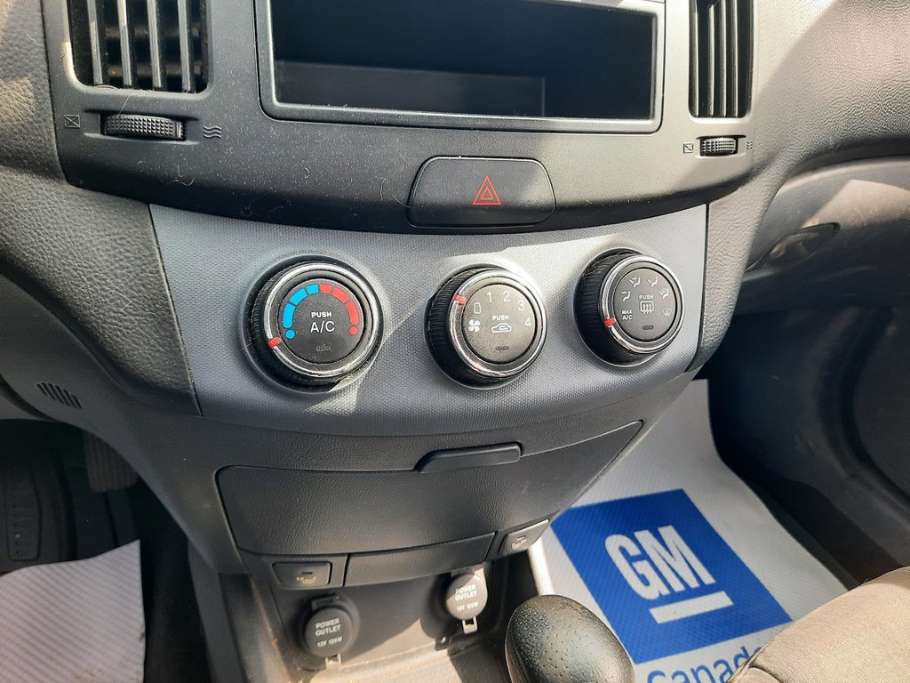 2009 Hyundai Elantra L in Hebbville, Nova Scotia - 15 - w1024h768px