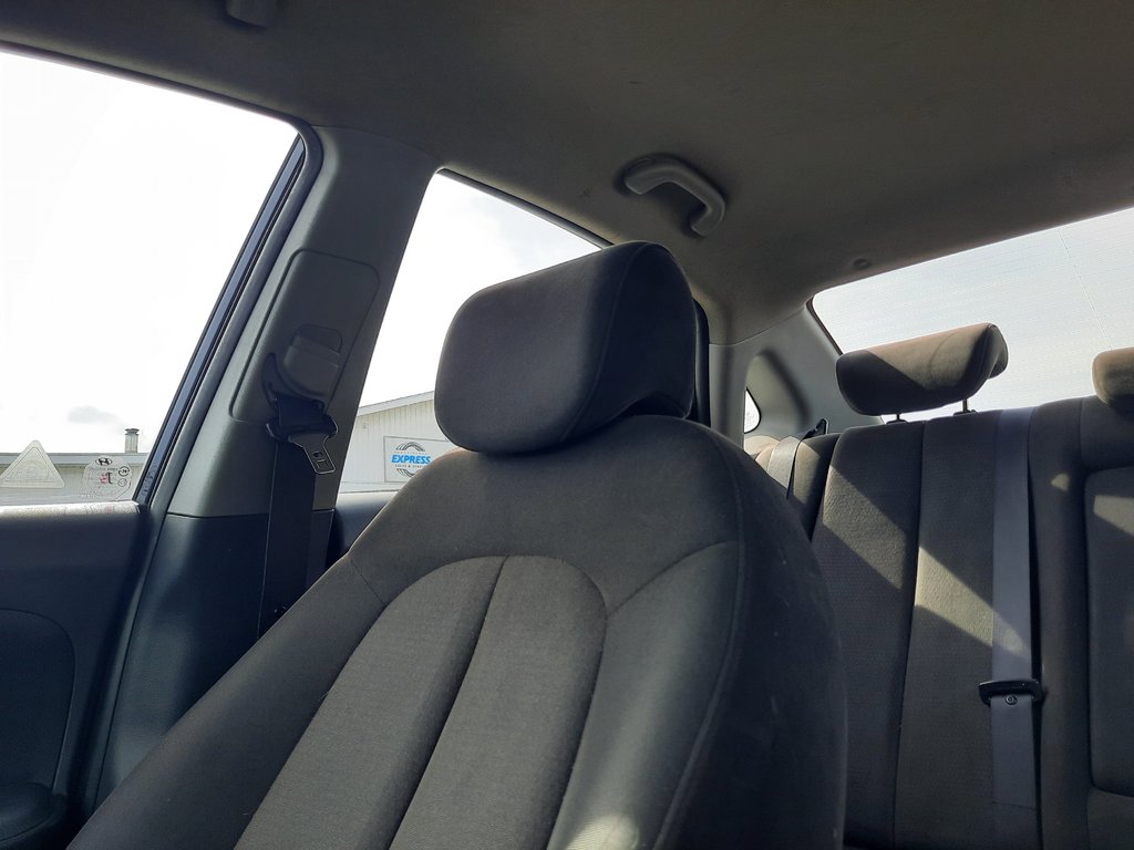 2009 Hyundai Elantra L in Hebbville, Nova Scotia - 19 - w1024h768px