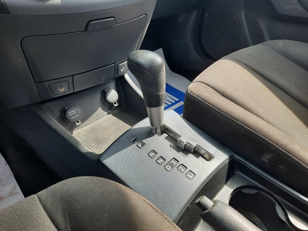 2009 Hyundai Elantra L in Hebbville, Nova Scotia - 16 - w1024h768px