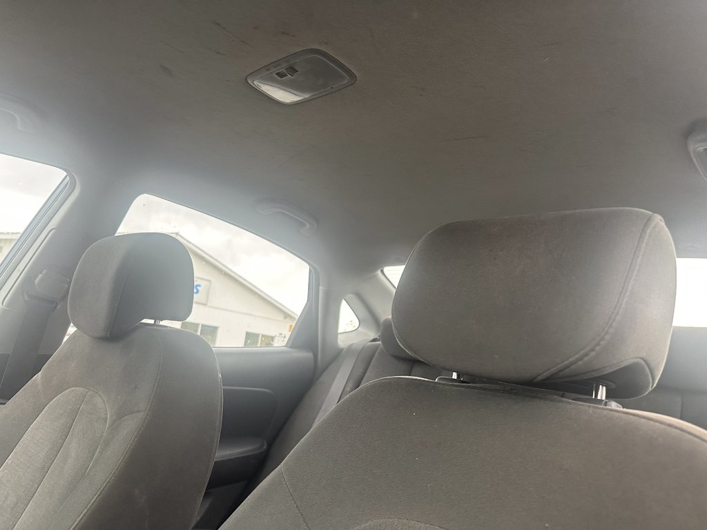 2009 Hyundai Elantra L in Hebbville, Nova Scotia - 4 - w1024h768px