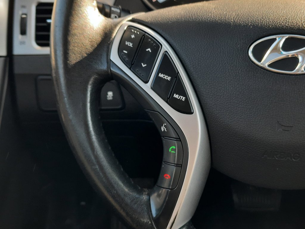 2011 Hyundai Elantra Limited w/Nav in Hebbville, Nova Scotia - 12 - w1024h768px