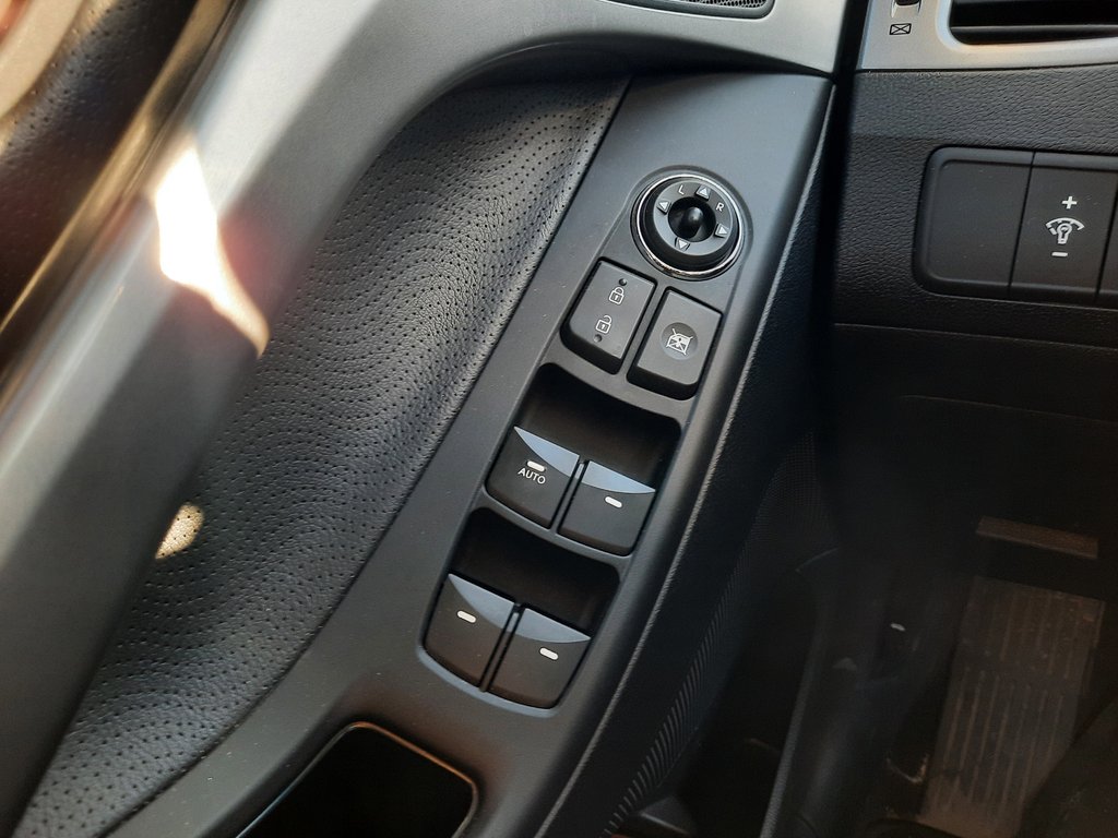 2011 Hyundai Elantra Limited w/Nav in Hebbville, Nova Scotia - 10 - w1024h768px