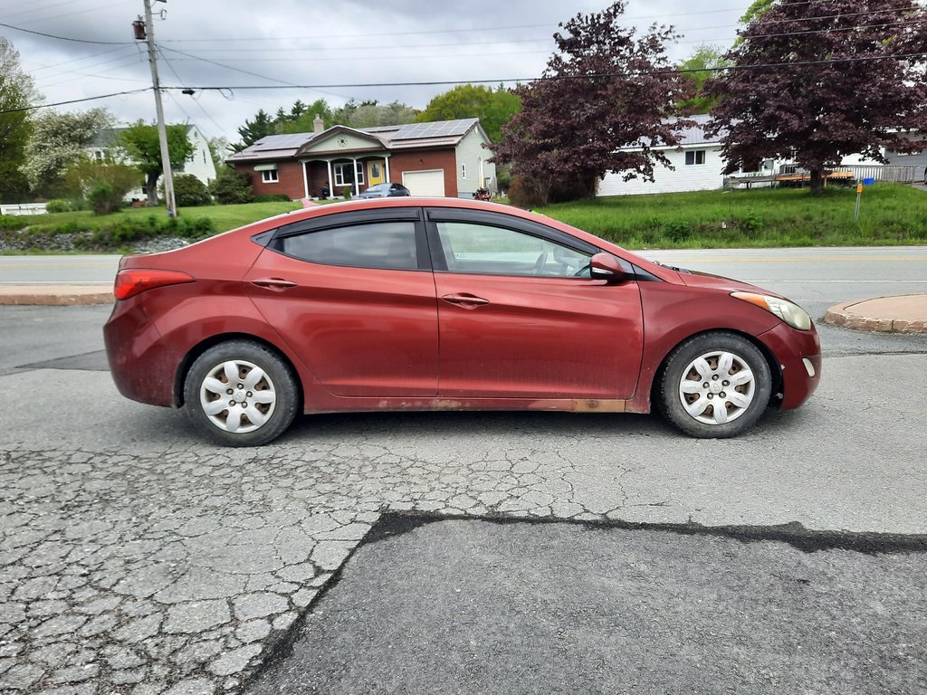 2011 Hyundai Elantra Limited in Hebbville, Nova Scotia - 3 - w1024h768px