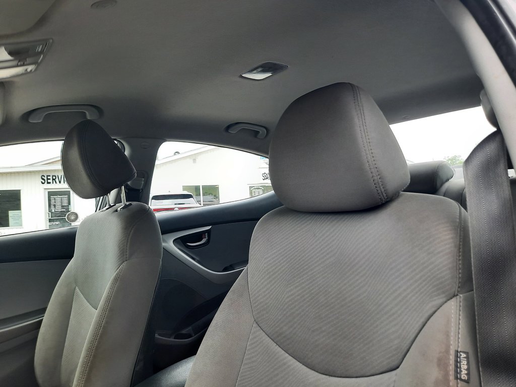 2012 Hyundai Elantra GL in Hebbville, Nova Scotia - 4 - w1024h768px