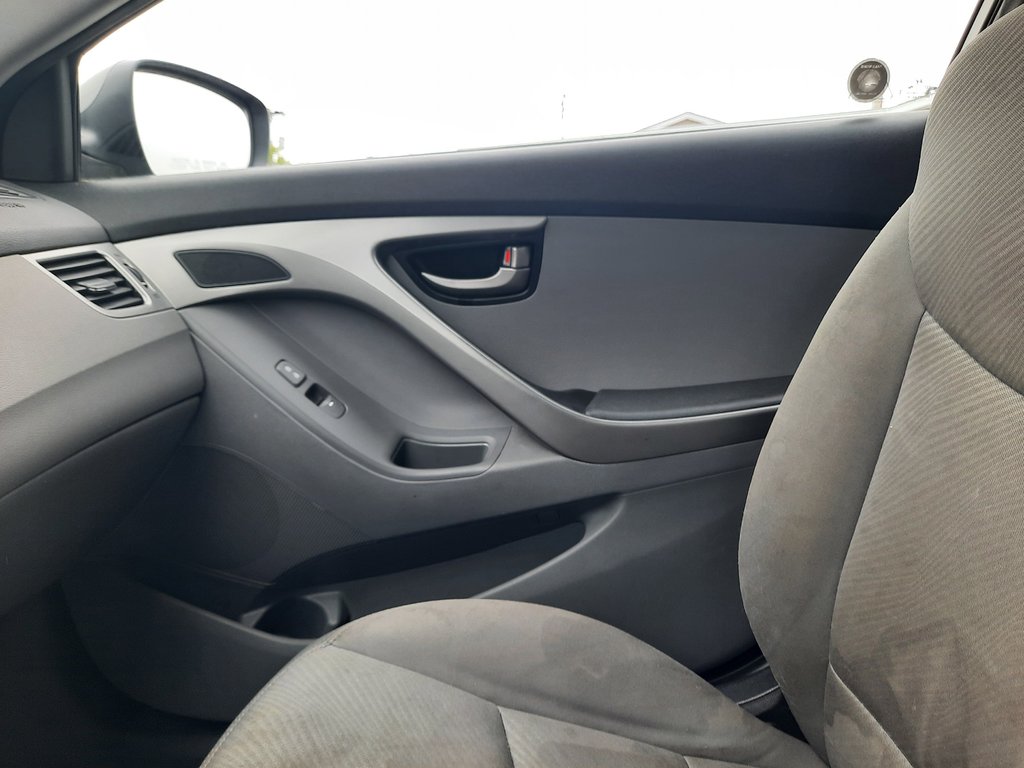 2012 Hyundai Elantra GL in Hebbville, Nova Scotia - 22 - w1024h768px