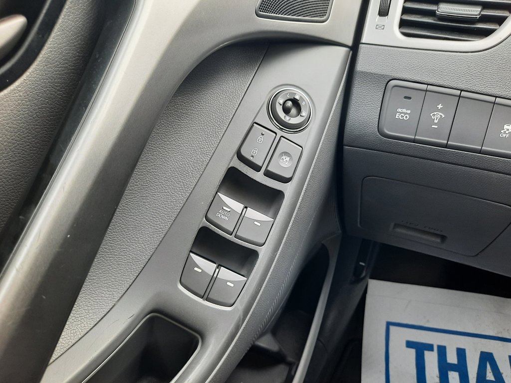 2012 Hyundai Elantra GL in Hebbville, Nova Scotia - 11 - w1024h768px