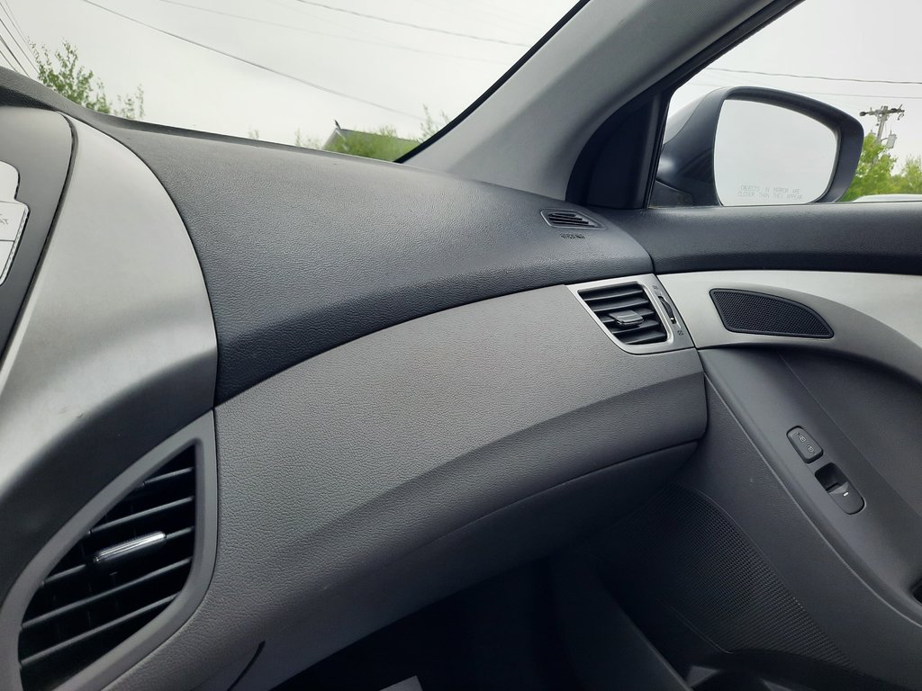 2012 Hyundai Elantra GL in Hebbville, Nova Scotia - 21 - w1024h768px