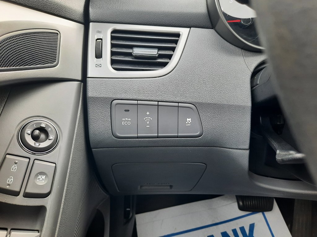 2012 Hyundai Elantra GL in Hebbville, Nova Scotia - 12 - w1024h768px